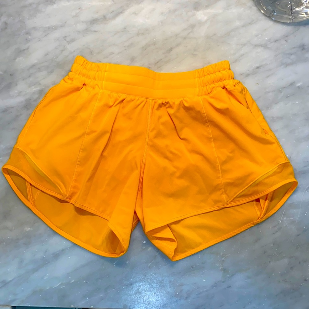 RARE!! Lululemon CLEMENTINE Hotty Hot Low Rise 4” inseam!! Size 6